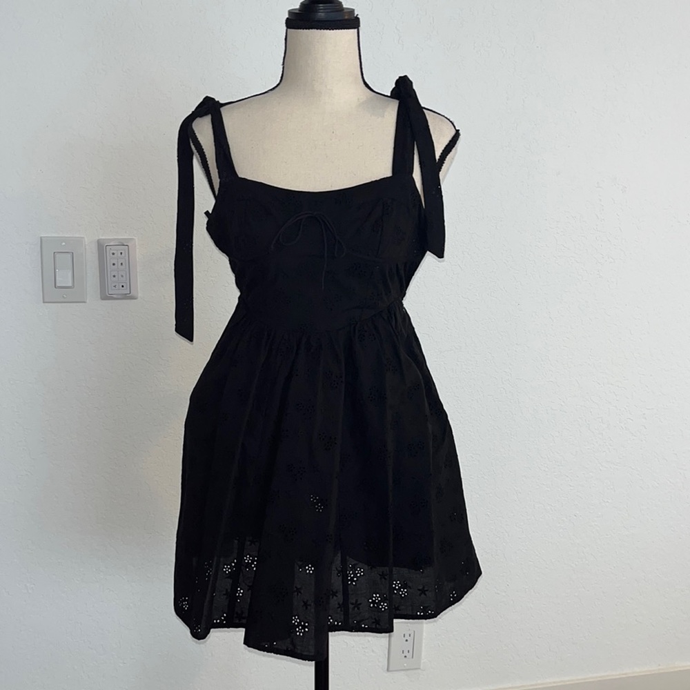For love and lemons 🍋 little black dress